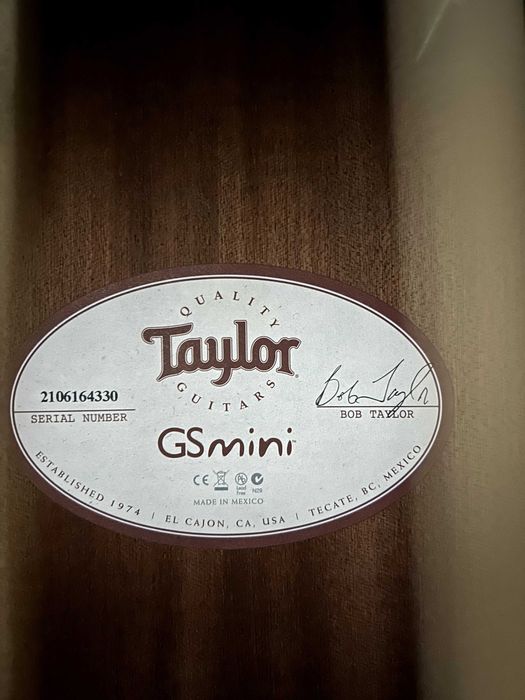 Vendo guitarra Taylor GS Mini para canhotos, com saco original
