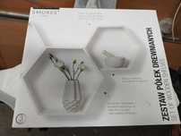 Zestaw 3 nowych białych półek drewnianych (plaster miodu)