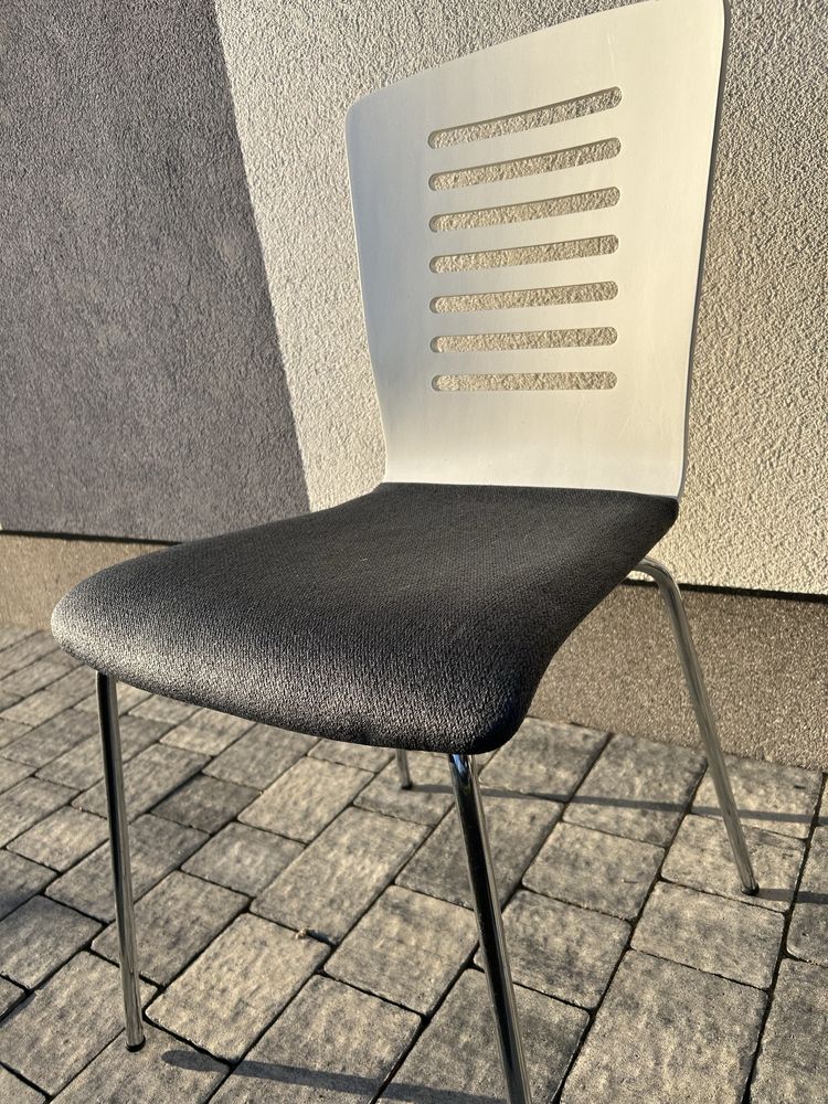 Krzeslo Nowe materialowo drewniane 1 szt