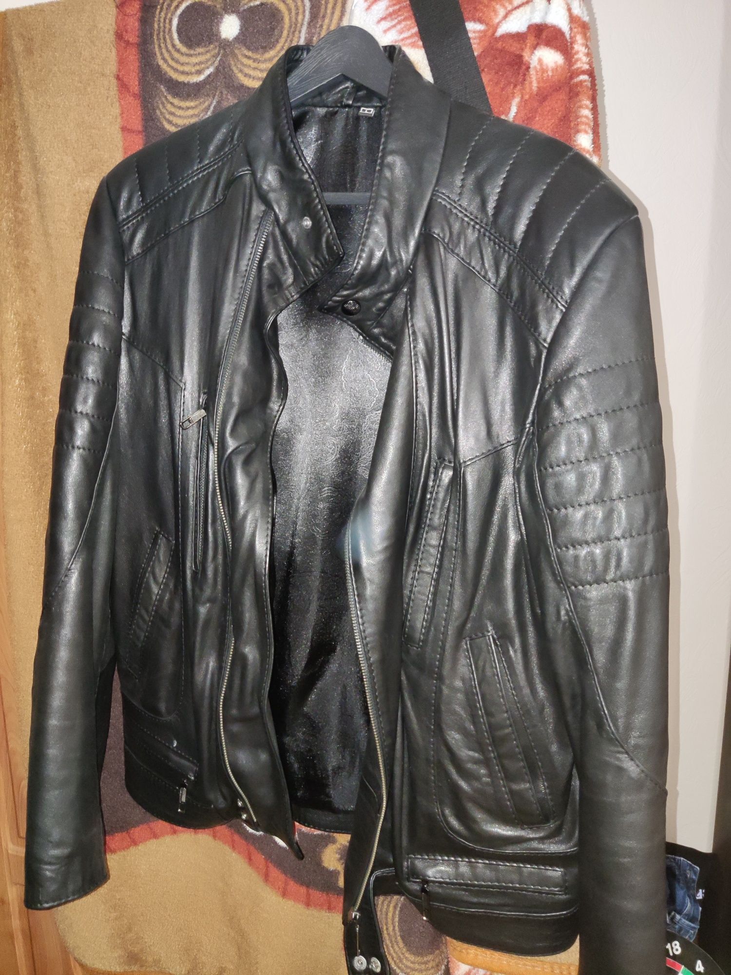 Кожана куртка 3000 грн