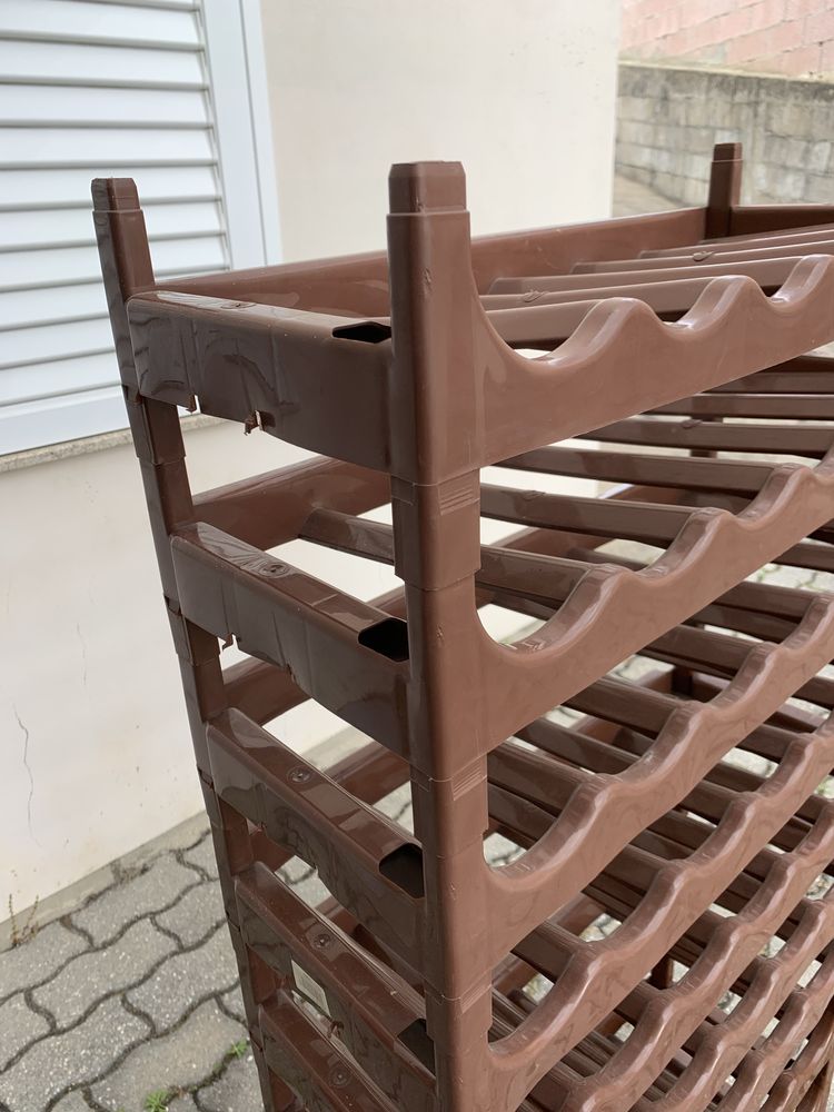 Garrafeira de plastico