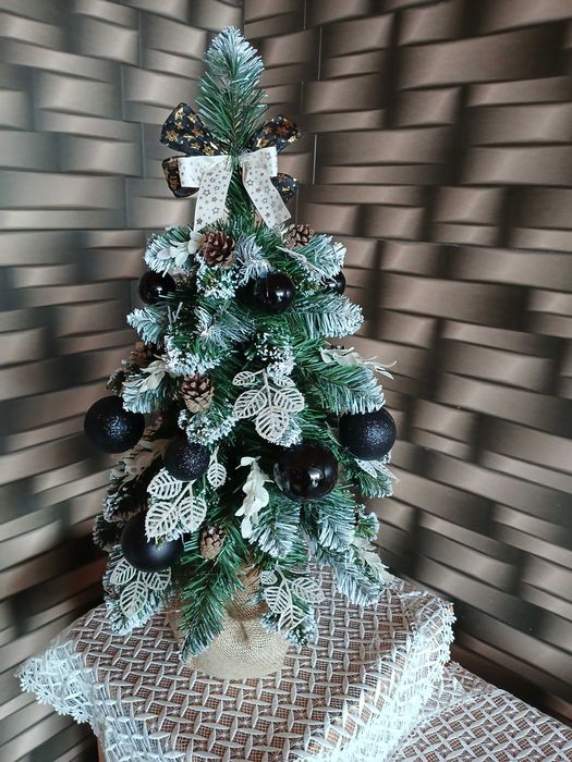 Choinka na pniu 70 cm z DEKORACJĄ i ozdobami - ubrana [producent]