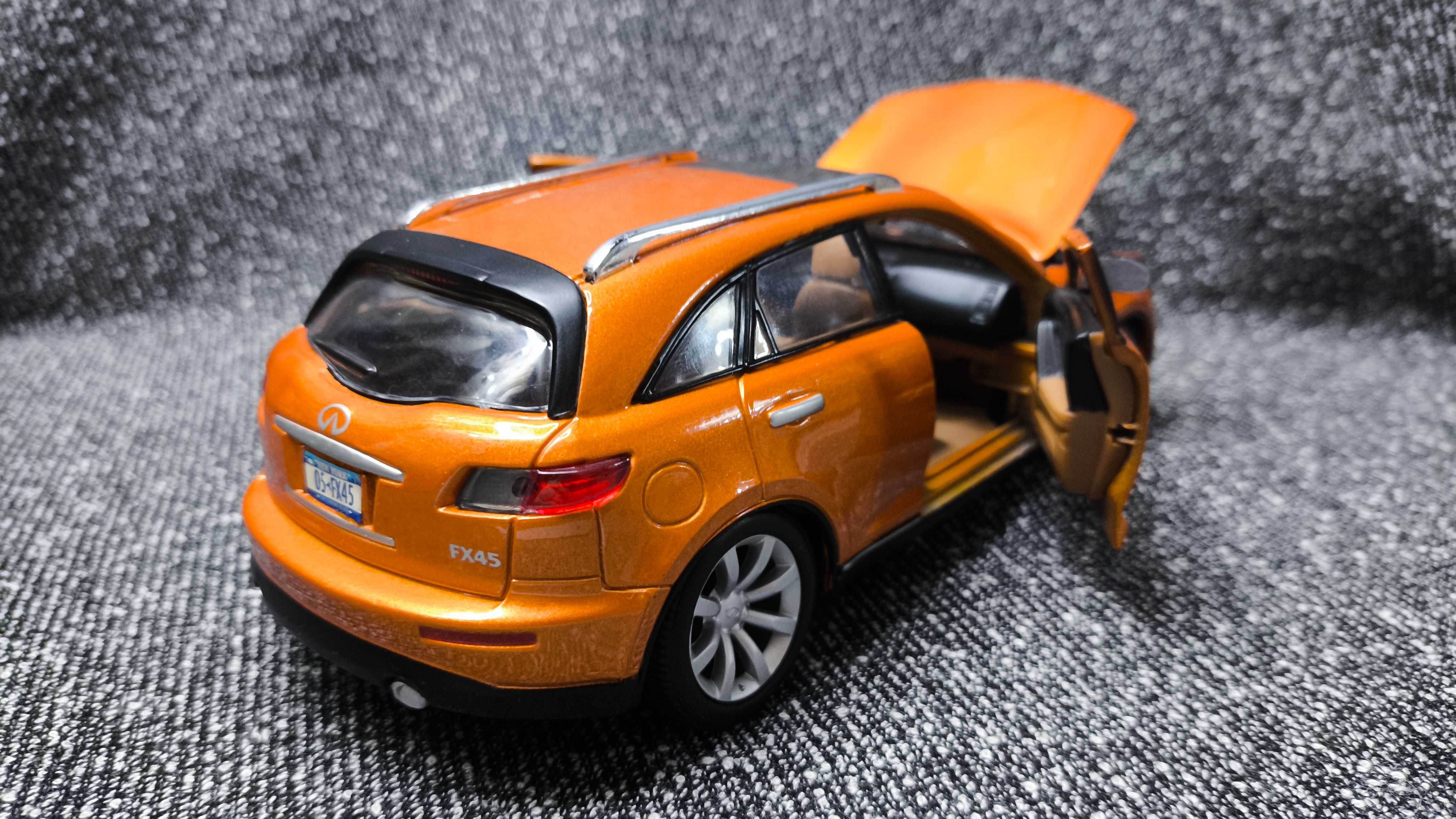 Модель Infiniti FX45 масштаб 1:24 Maisto