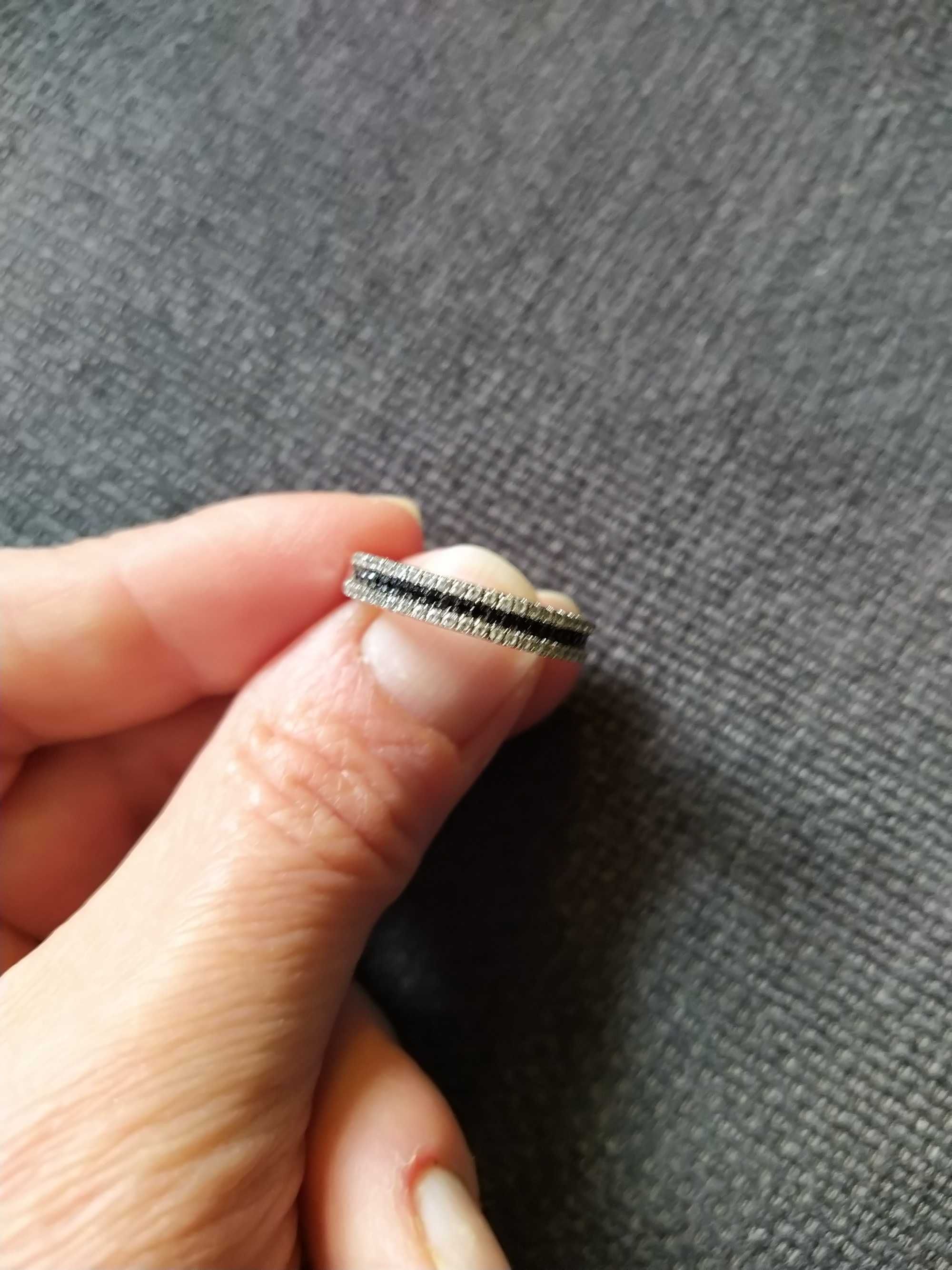 Srebrny pierścionek z czarnymi cyrkoniami rozmiar 14