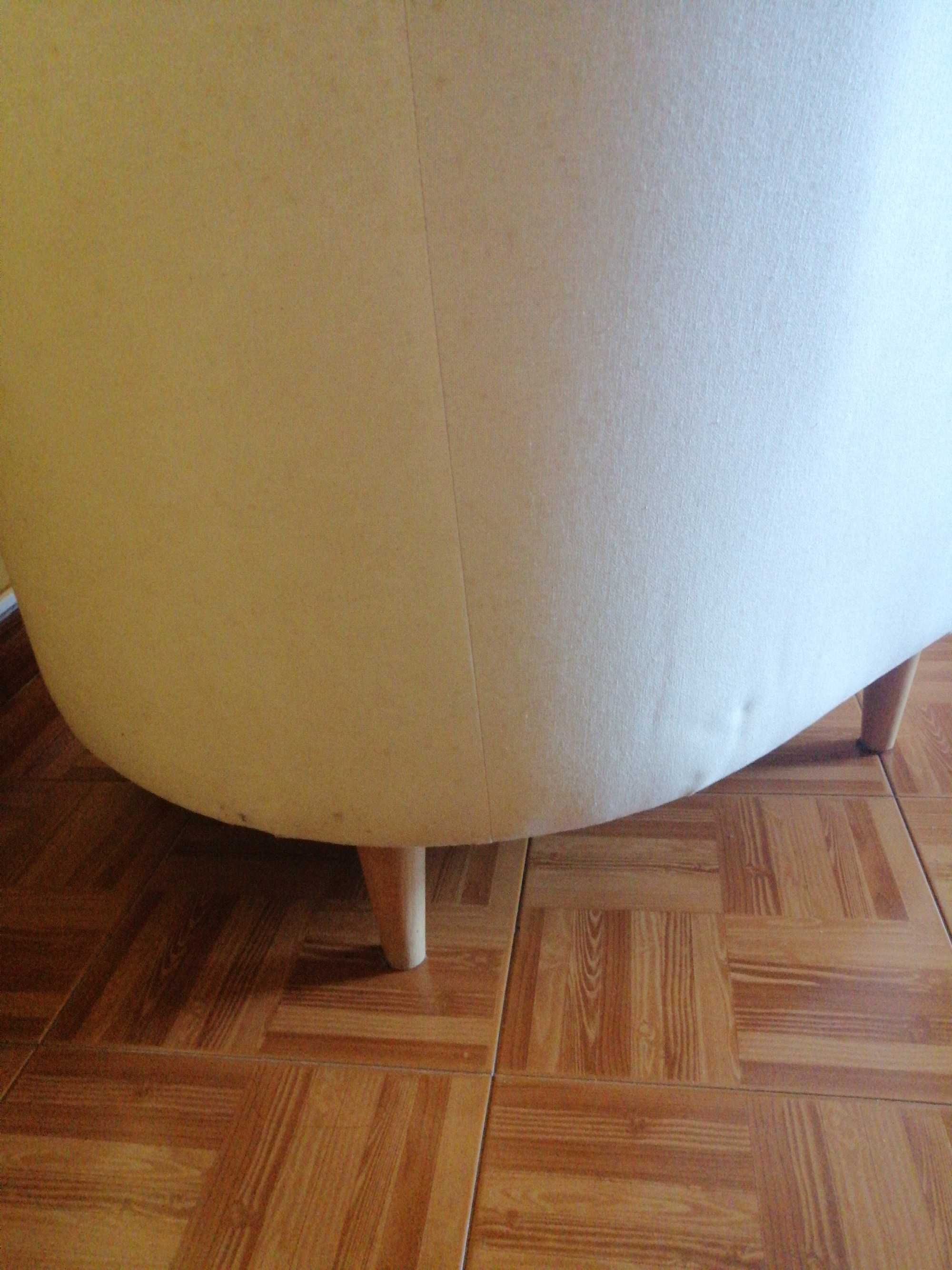 Cadeirão beje ikea