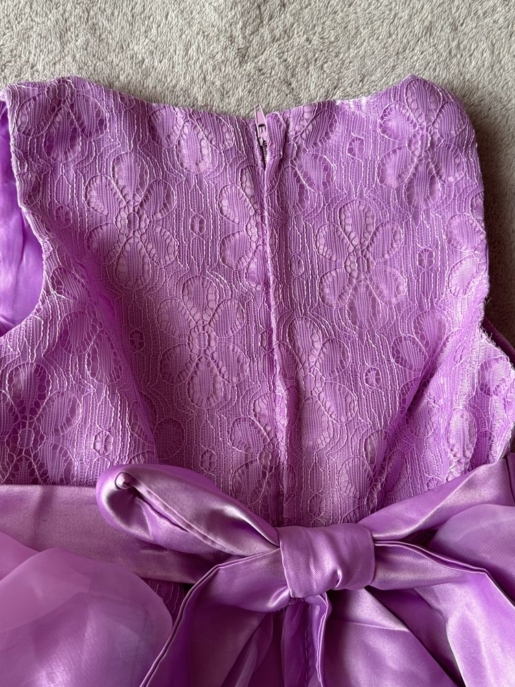 Нарядные платья р.120 и р.134