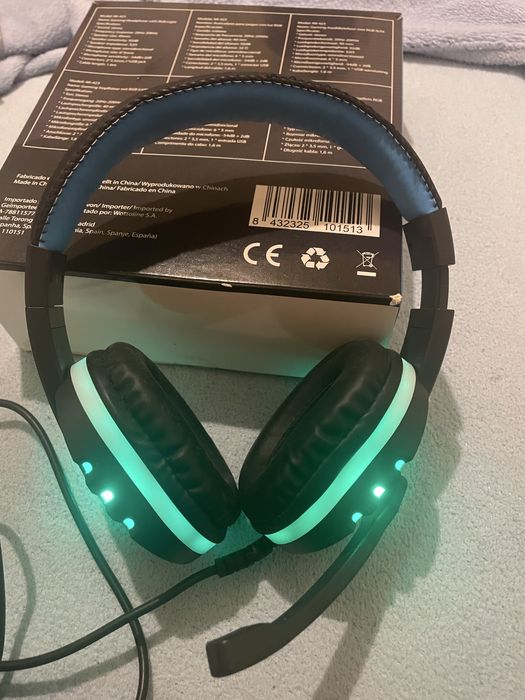 Vendo fones gamer com luzes RGB