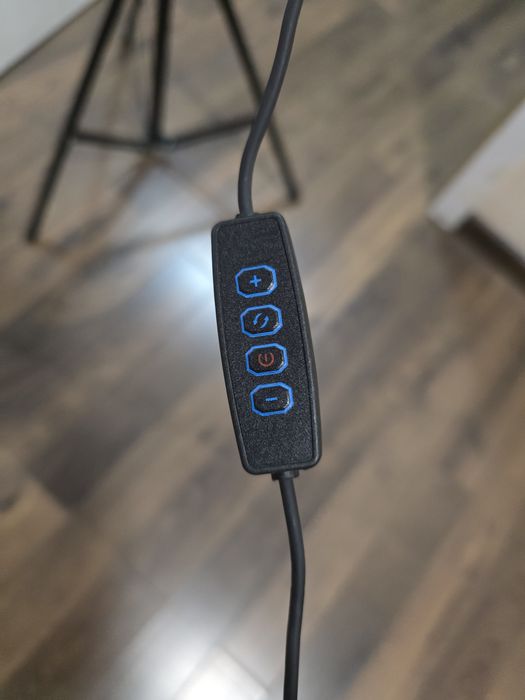 Lampa studyjna okrągła ze statywem