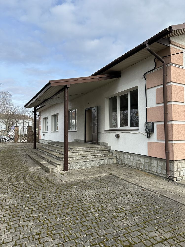 Ділянка з 2 будинаками в Здолбунові під житло або бізнес