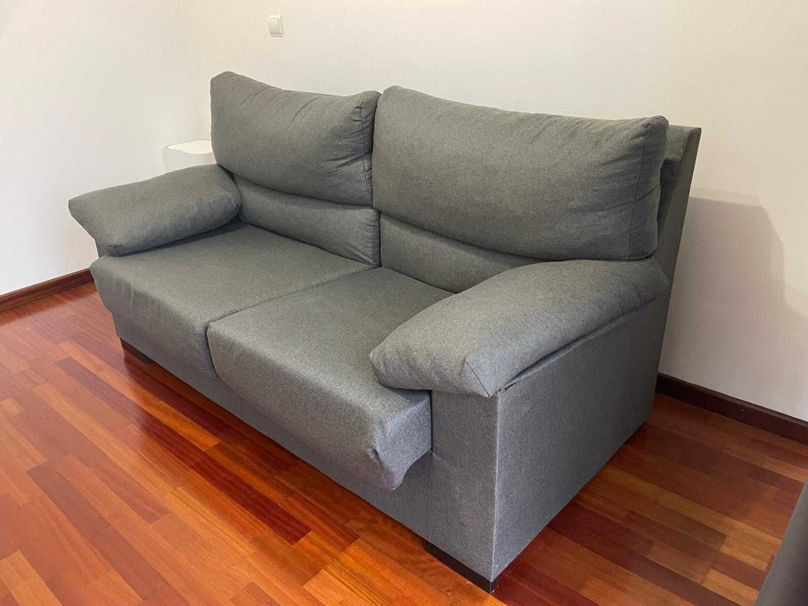 Sofá em Tecido 2 Lugares
