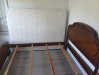 Cama de casal antiga
