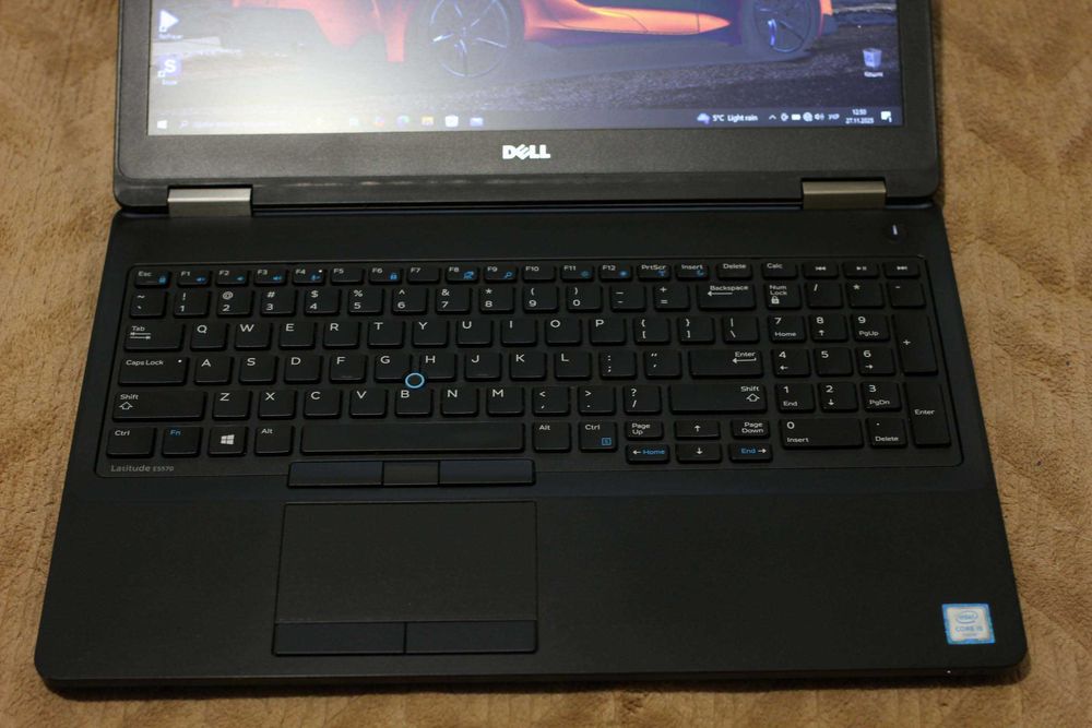 DELL 5570/Core i5-6300/Видео 2GB/8GB/SSD256/АКБ 5ч/15.6 ips FHD