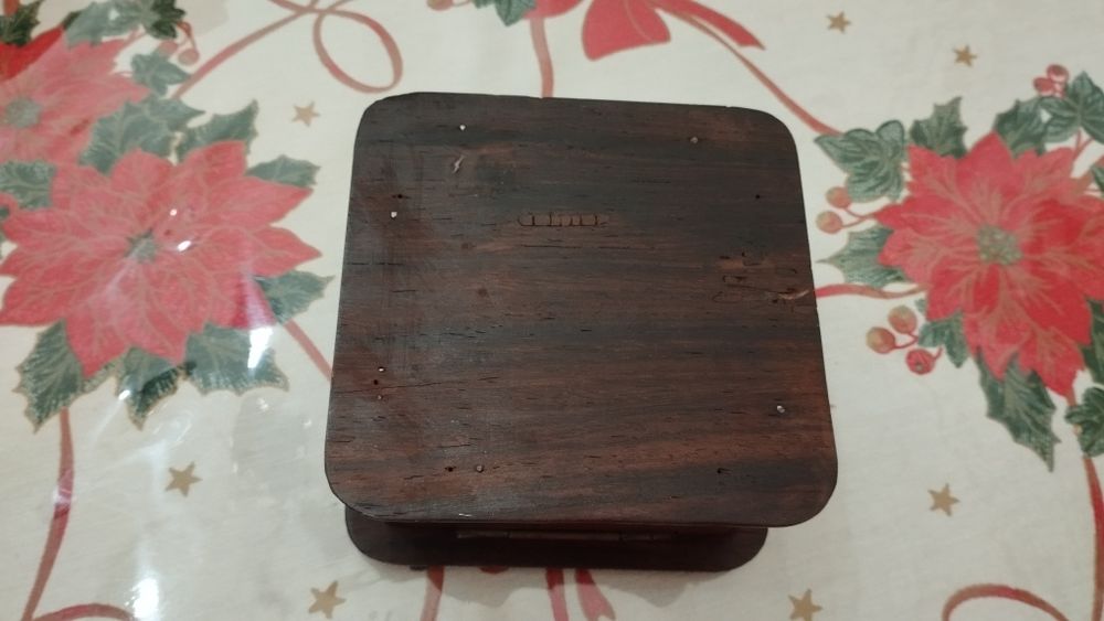 Caixinha de madeira com aplicações