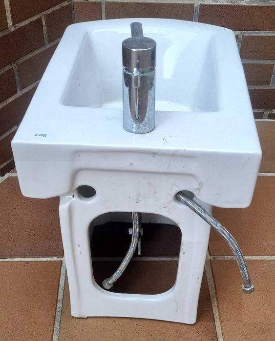 Bide Roca Hall com torneira misturadora