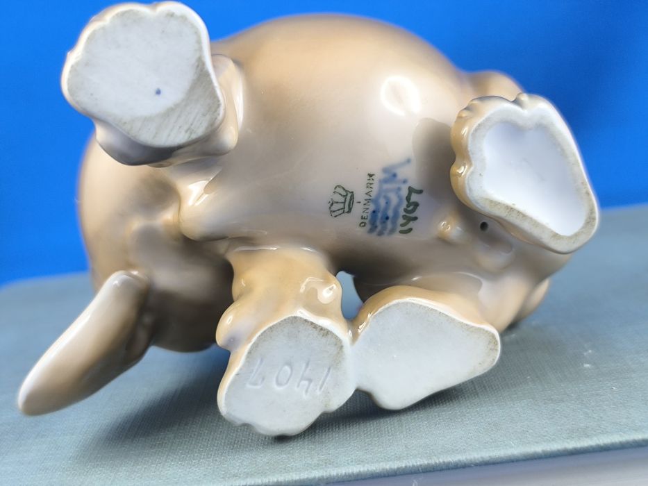 Pies, jamnik Royal Copenhagen #porcelana #ozdoba #prezent #dekoracja