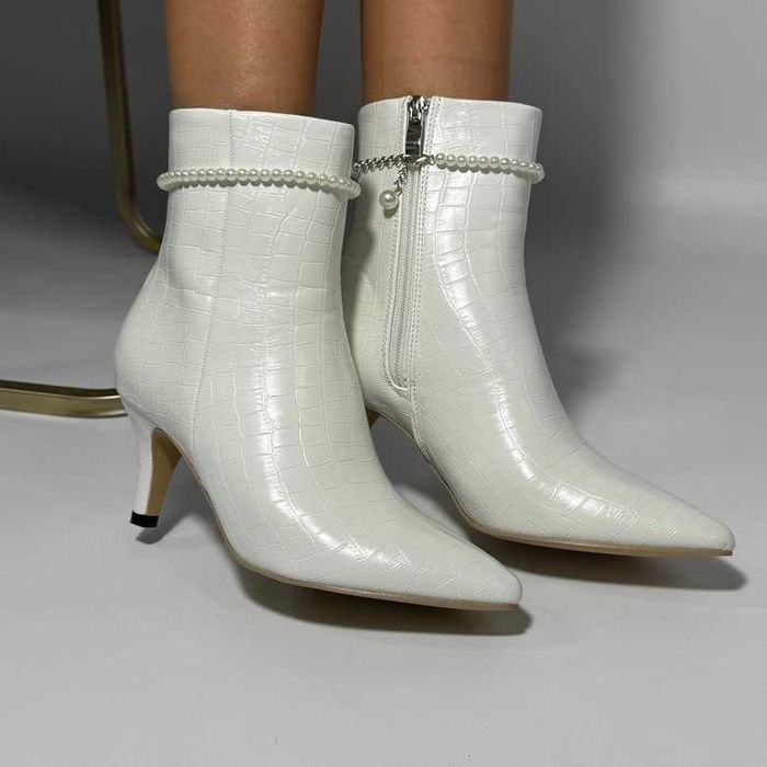 Весільні ботильйони, чобітки з єкошкіри з ремінцем ( знімається)