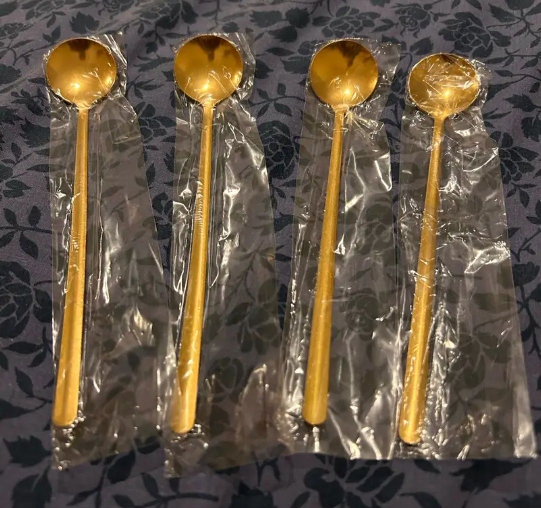 Komplet 4 sztuki zestaw złote długie łyżeczki nowoczesne