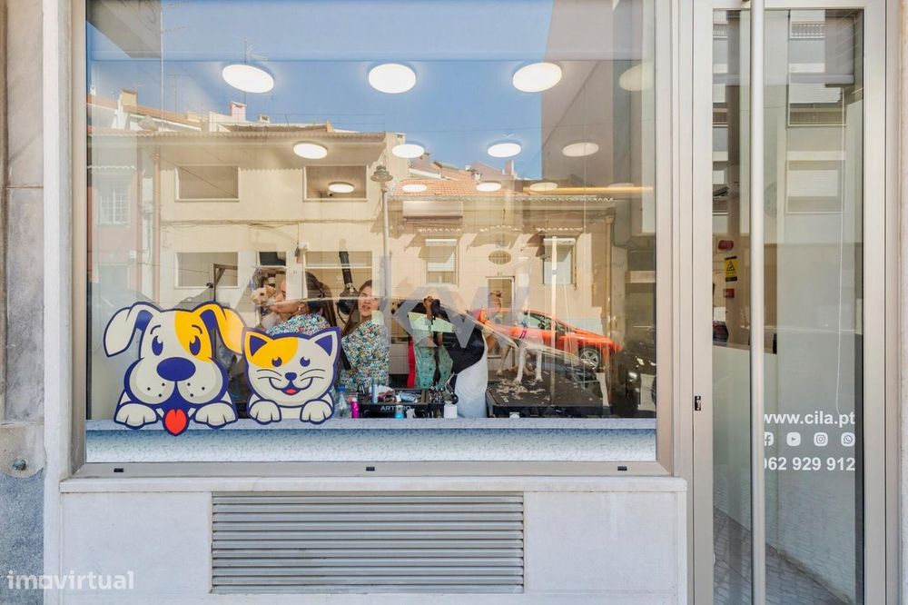 Loja no centro de Lisboa com negócio em funcionamento