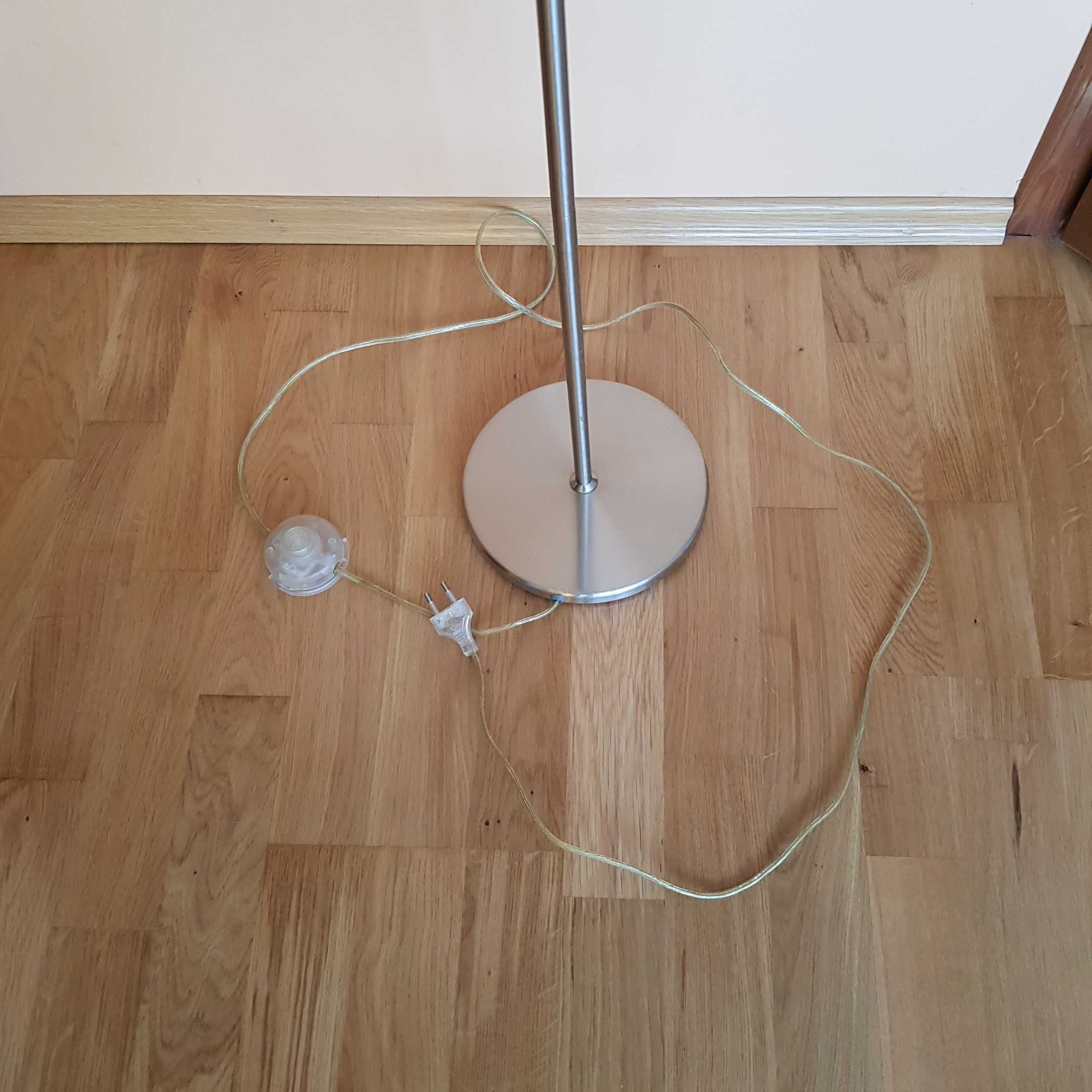 Lampa stojąca podłogowa