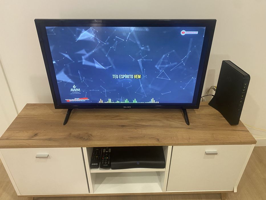 Móvel e tv silver 32 polegadas