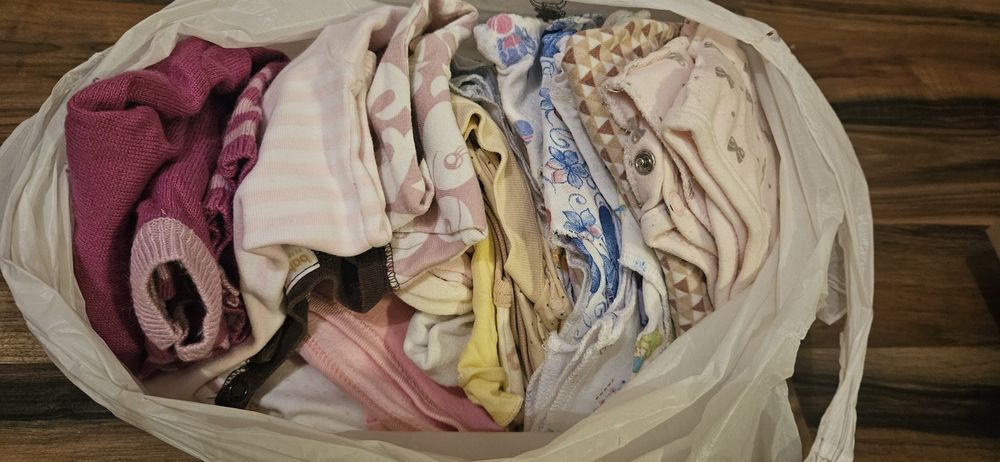 Отдам пакет вещей на новорожденную маленькую 56-68см девочку