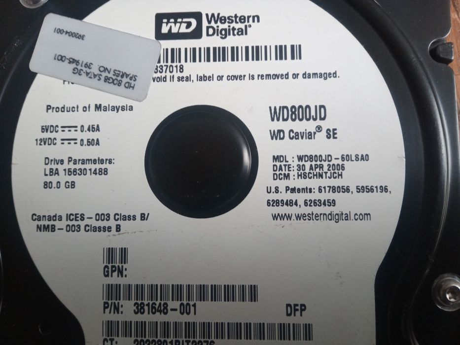Жорсткий диск 80 gb. Має два потужних магніти.