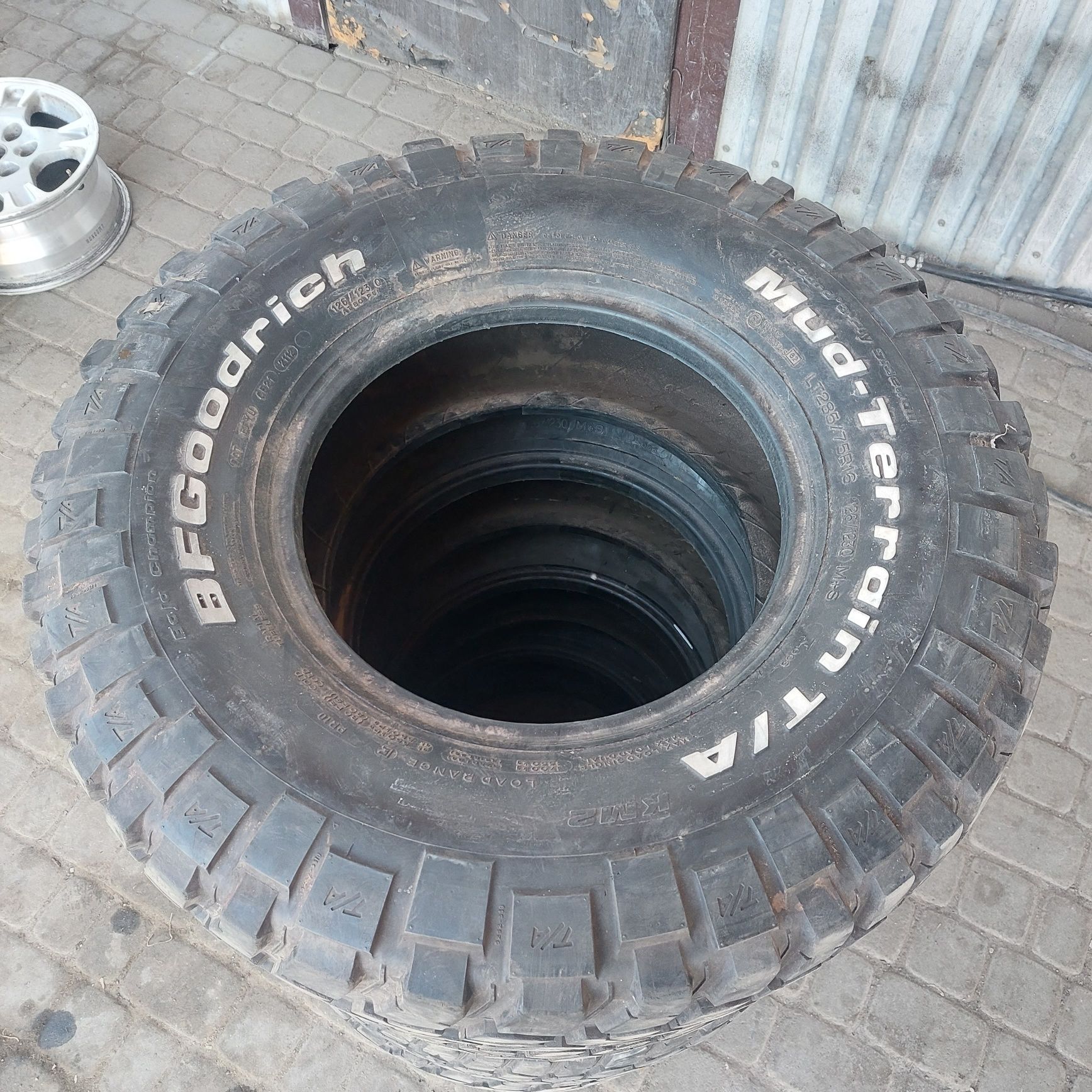 Колеса 285 75 16 BFgoodrich шини 33 11.5 резина  болотна грязева 35