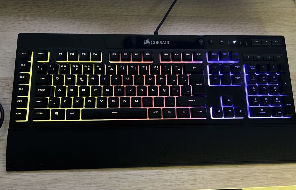 Teclado RGB Corsair K55