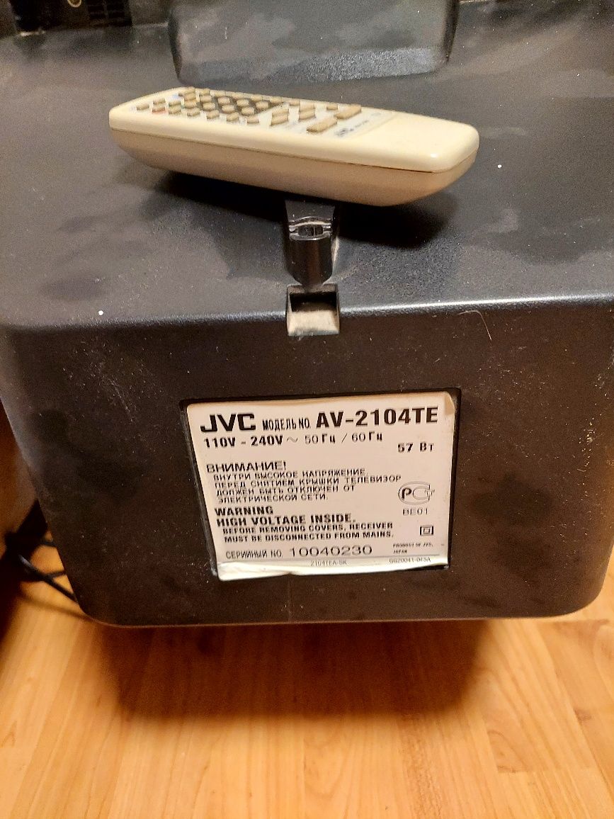Телевизор JVC AV 2104TE +крепление к стене