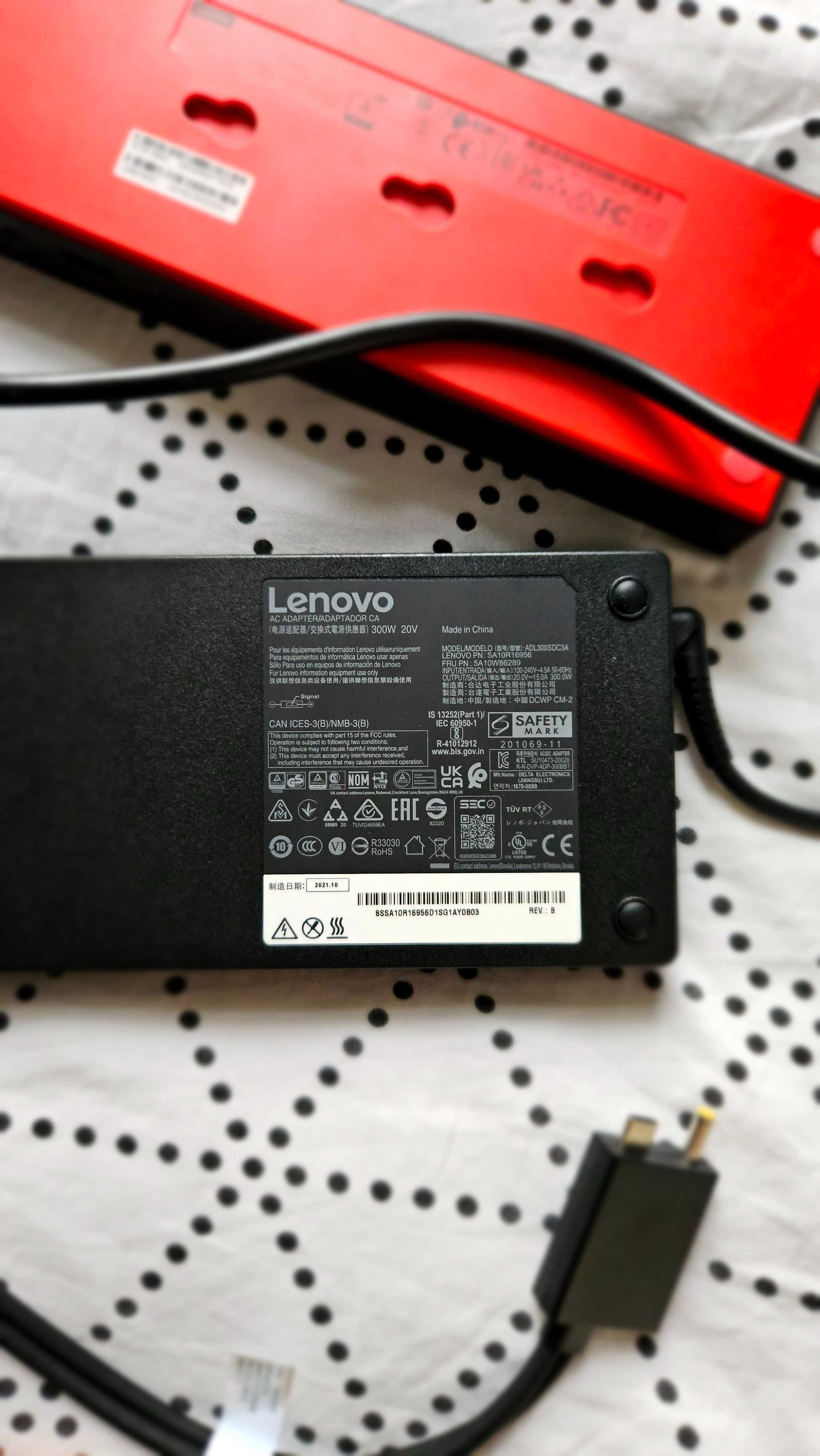 Stacja dokująca Lenovo Thunderbolt 4 z zasilaczem 300w