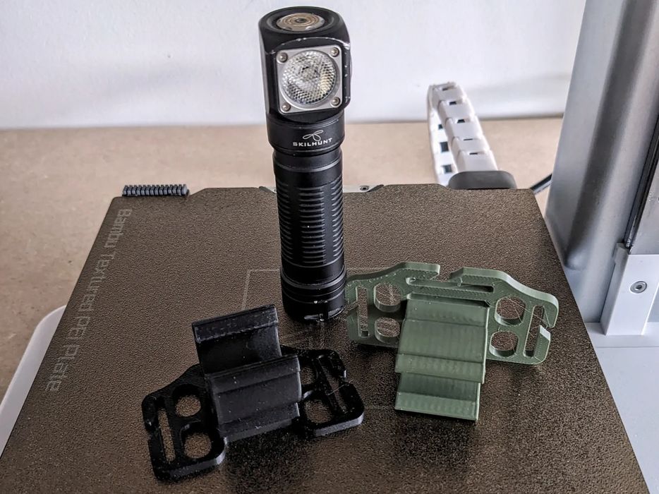 Clip Universal para Lanterna na Fita Frontal