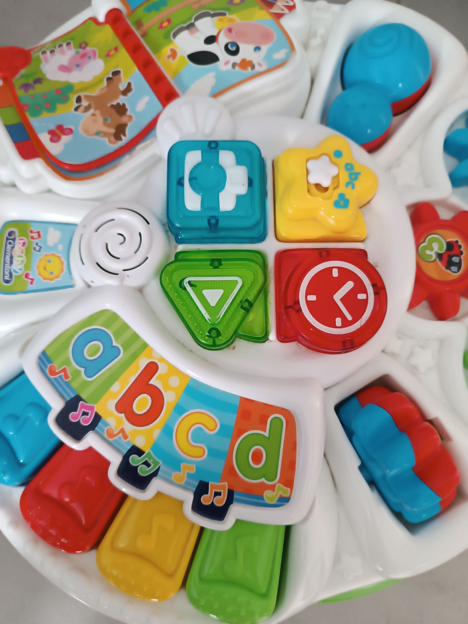 Clementoni Stolik Edukacyjny mówi i gra po polsku sensoryczny pianinko