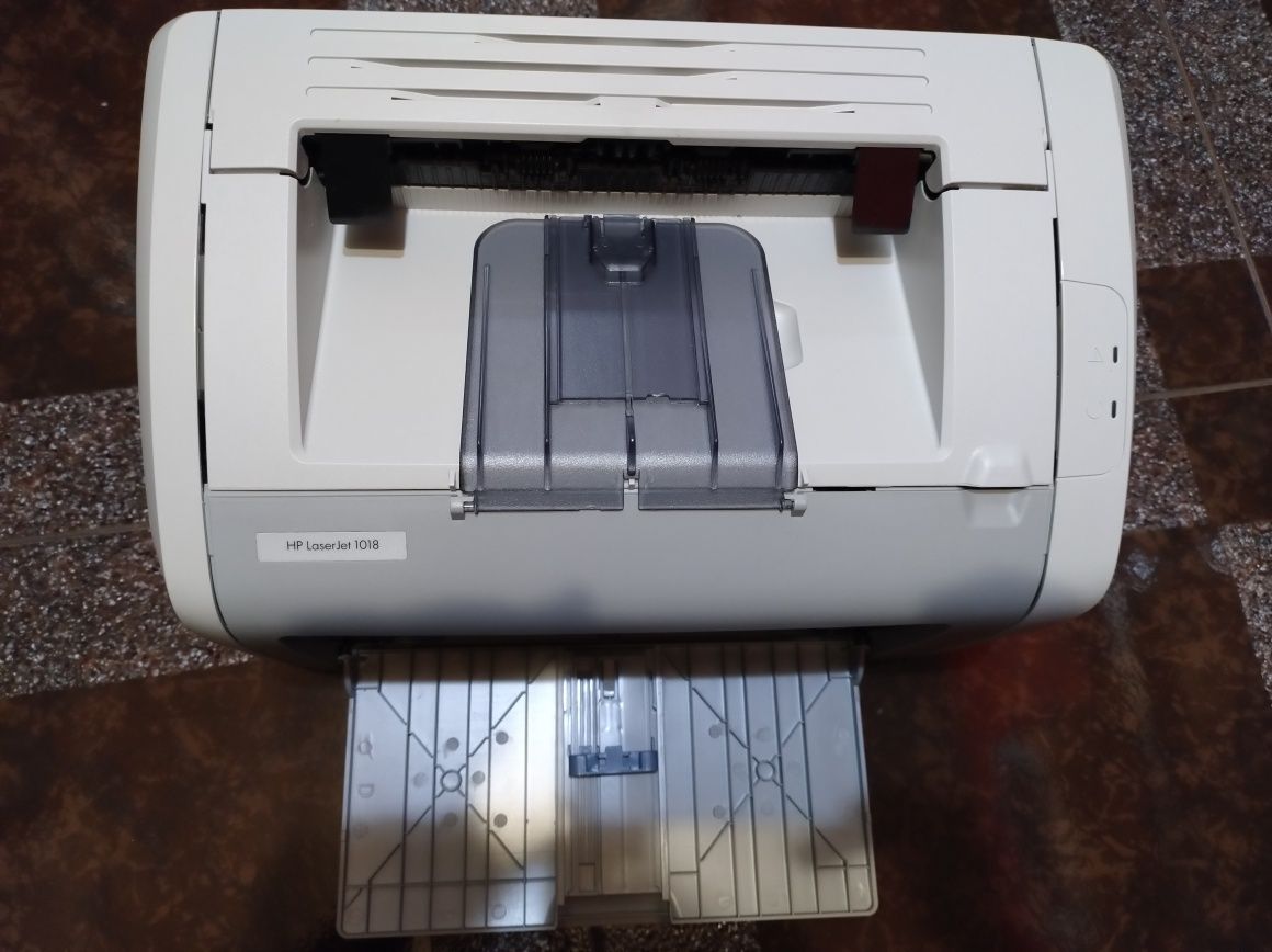 Лазерный принтер hp LaserJet 1018