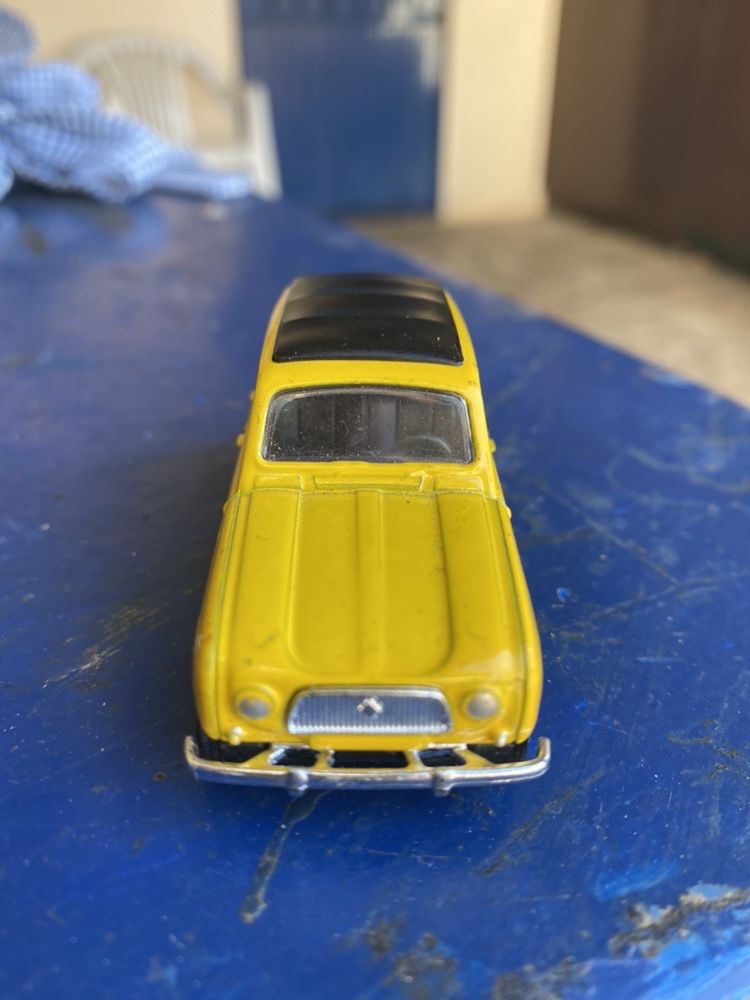 Renailt 4 miniatura em excelente estado.