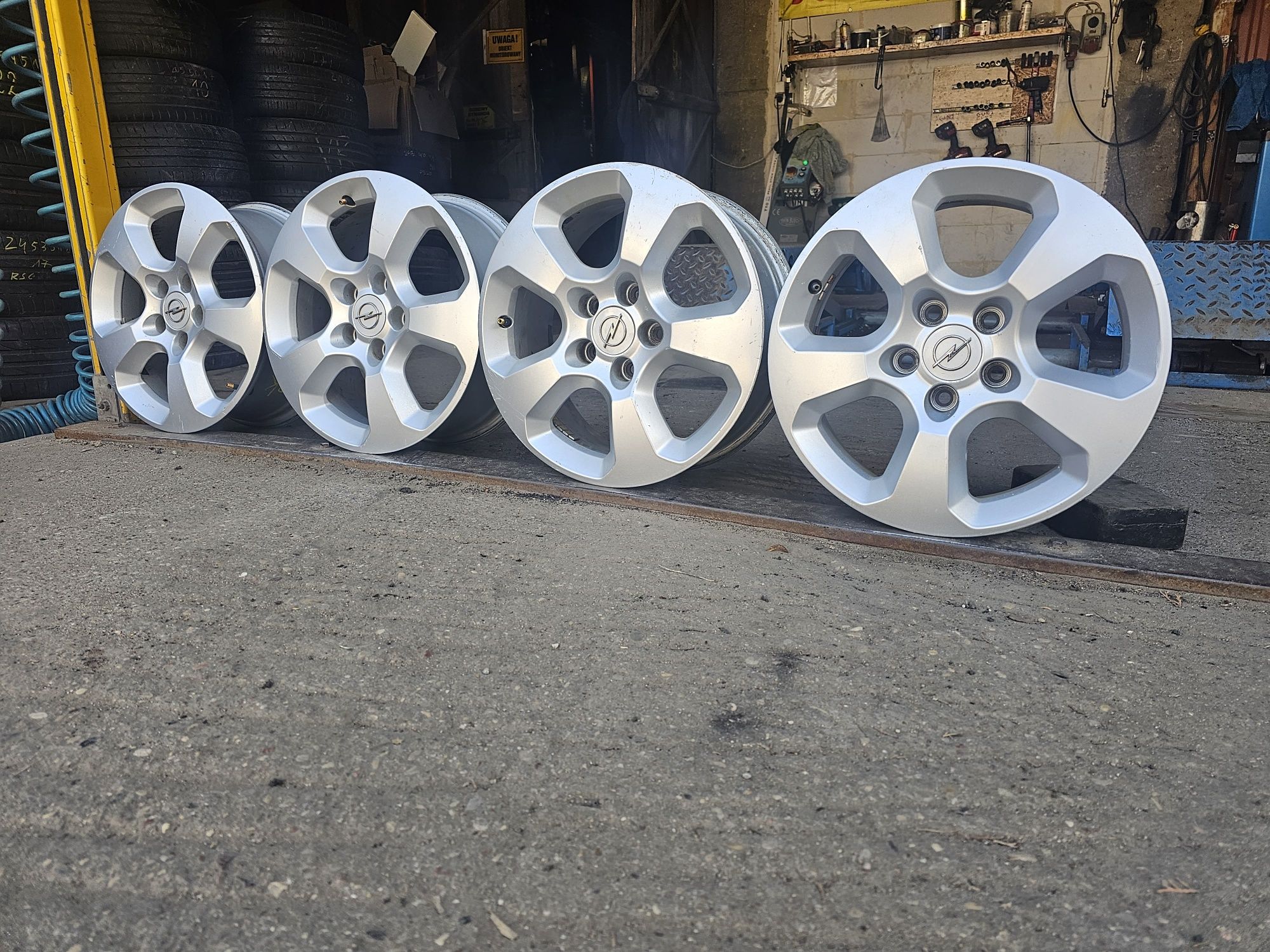 Felgi Aluminiowe Opel Meriva R16 5x110 ET37-6.5J