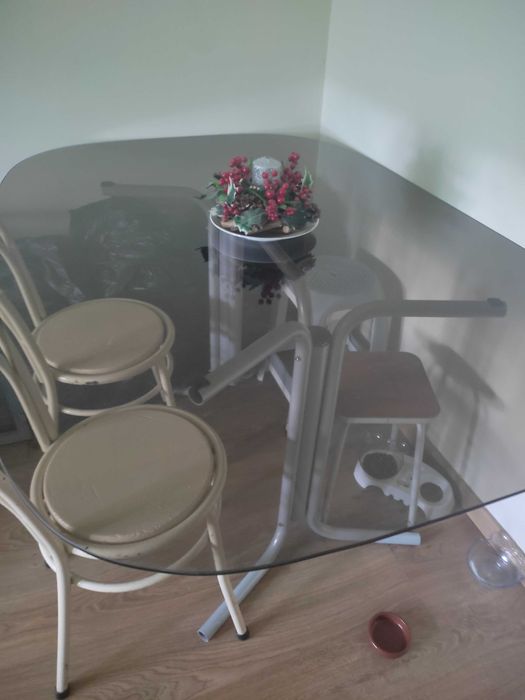 Vendo mesa de vidro de jantar (sem cadeiras)