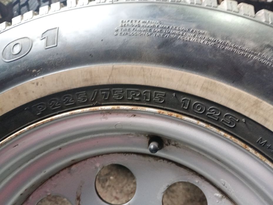 Комплект шин 225/75-15 на дисках 6*139.7-15