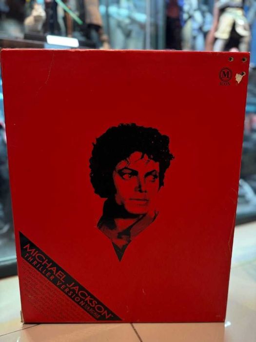Figura Hot Toys Michael Jackson the Thriller Version