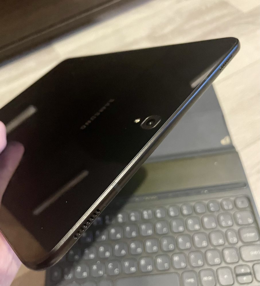 Samsung Galaxy Tab S3 (T-825 4G) с клавиатурой и чехлом