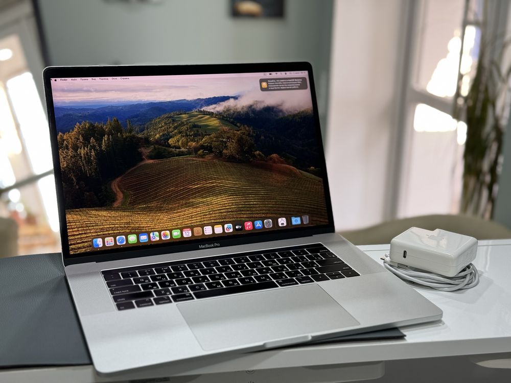 MacBook Pro (15-inch, 2018) Silver, 512gb, core i7