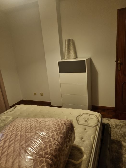 Moveis Camiseiros brancos