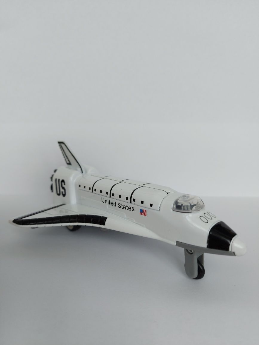 Космический шаттл Carlisle NASA Discovery.