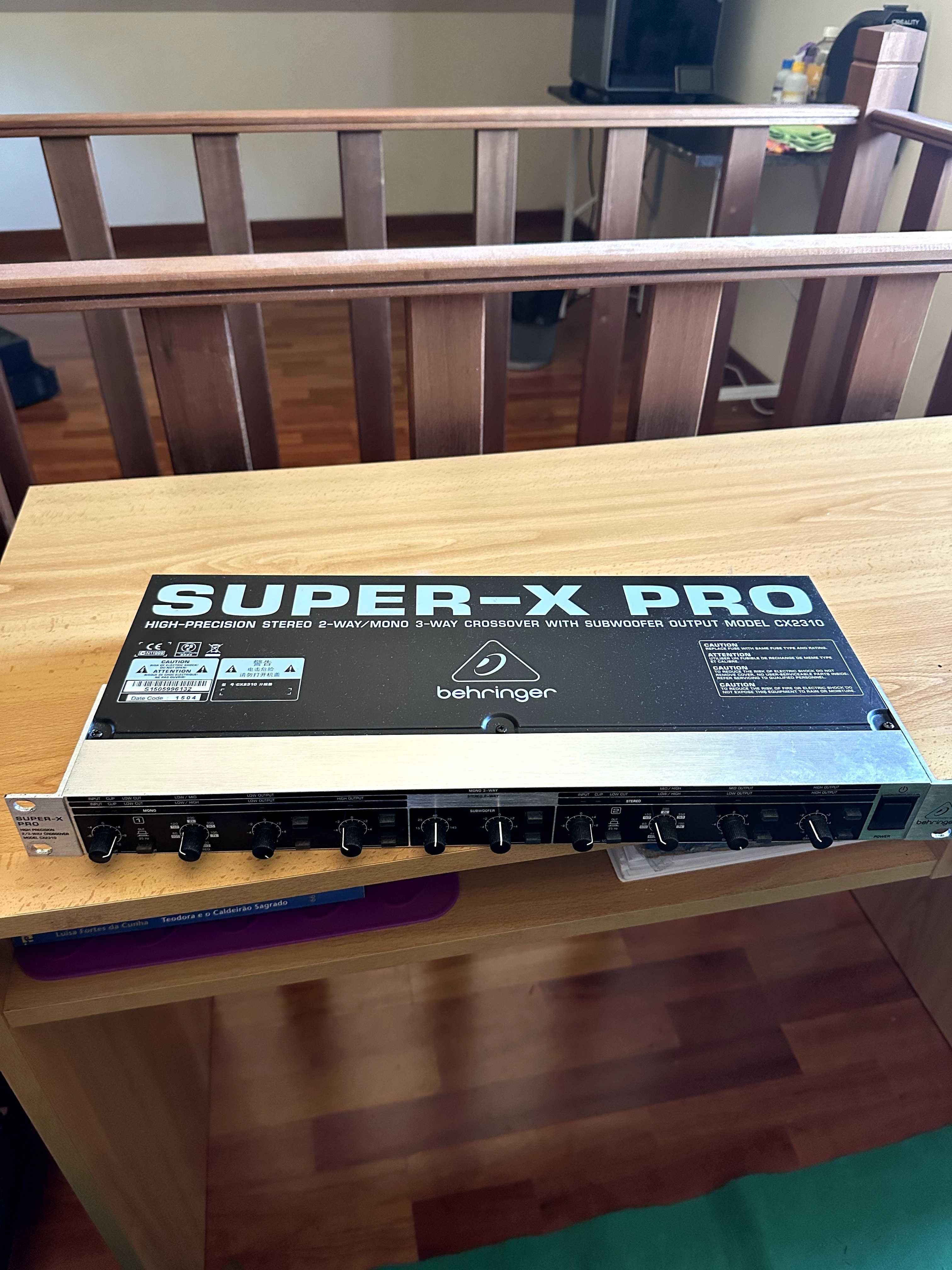 Crossover Behringer CX2310