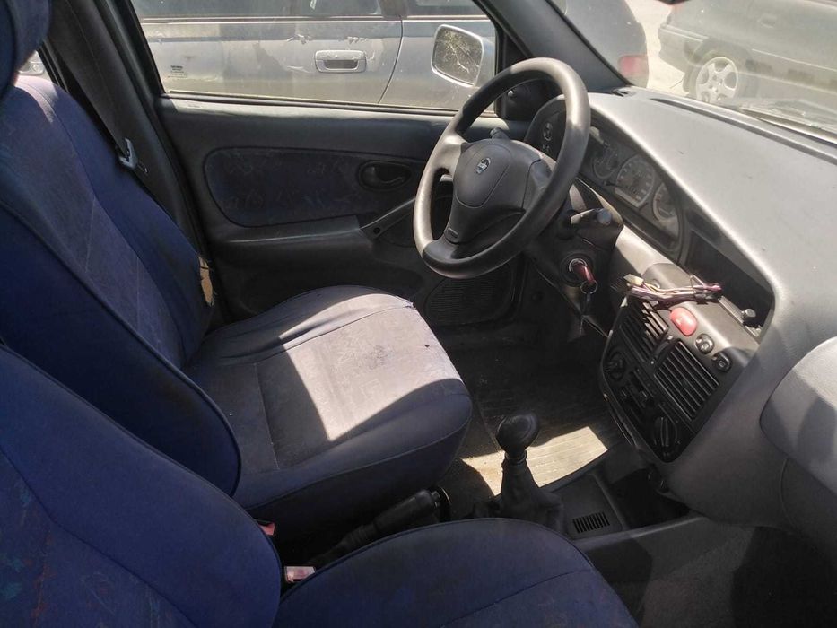 Para Peças Fiat Palio 1.2 de 2000 com 73 CV a Gasolina e boa mecânica