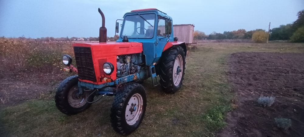 Трактор МТЗ 80 .