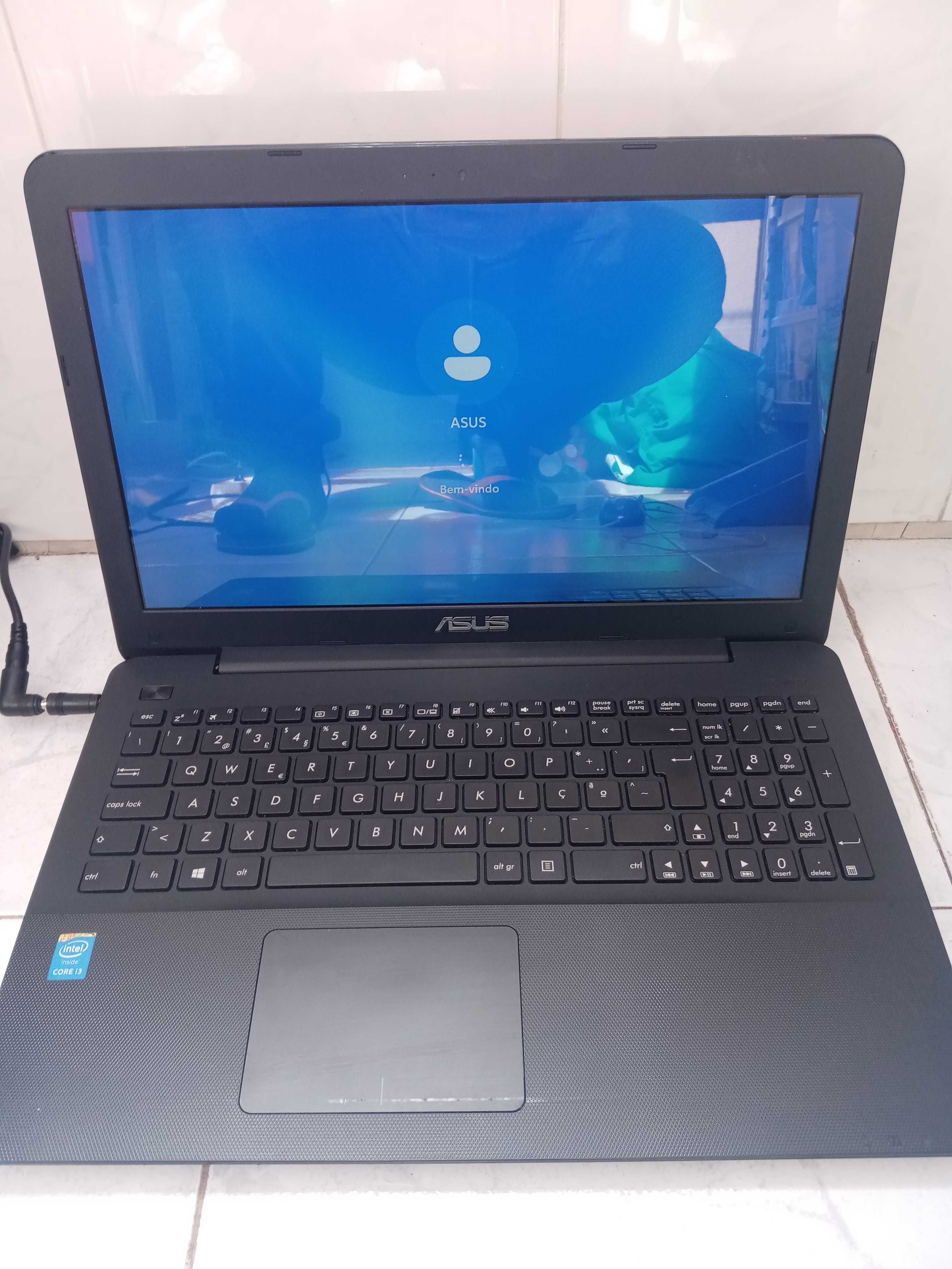 Portátil ASUS i3 Modelo F554L