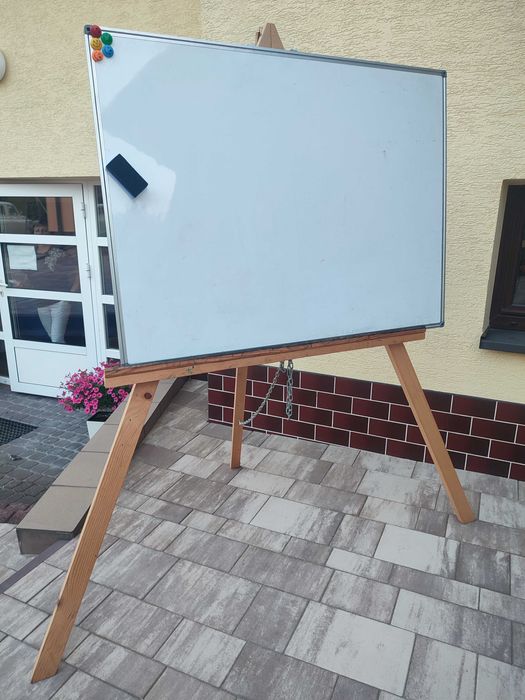 Tablica sucho ścieralna na statywie