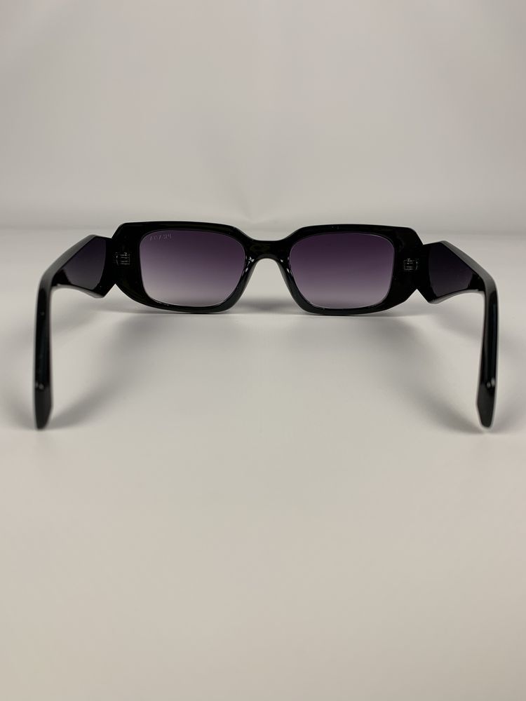 Женские солнцезащитные очки PRADA