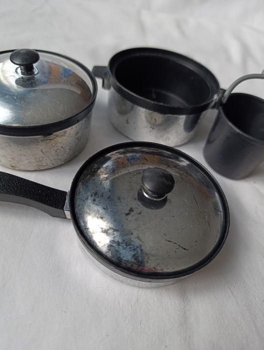 Набір іграшкового посуду.