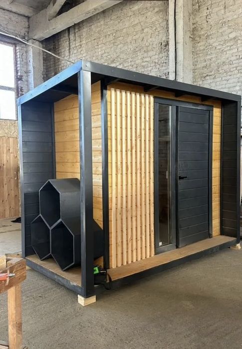 Сарай хоз блок з дровником у стилі лофт